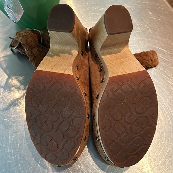 NWOT Ugg Australia Studded Dafni Clogs - Picture 9 of 9